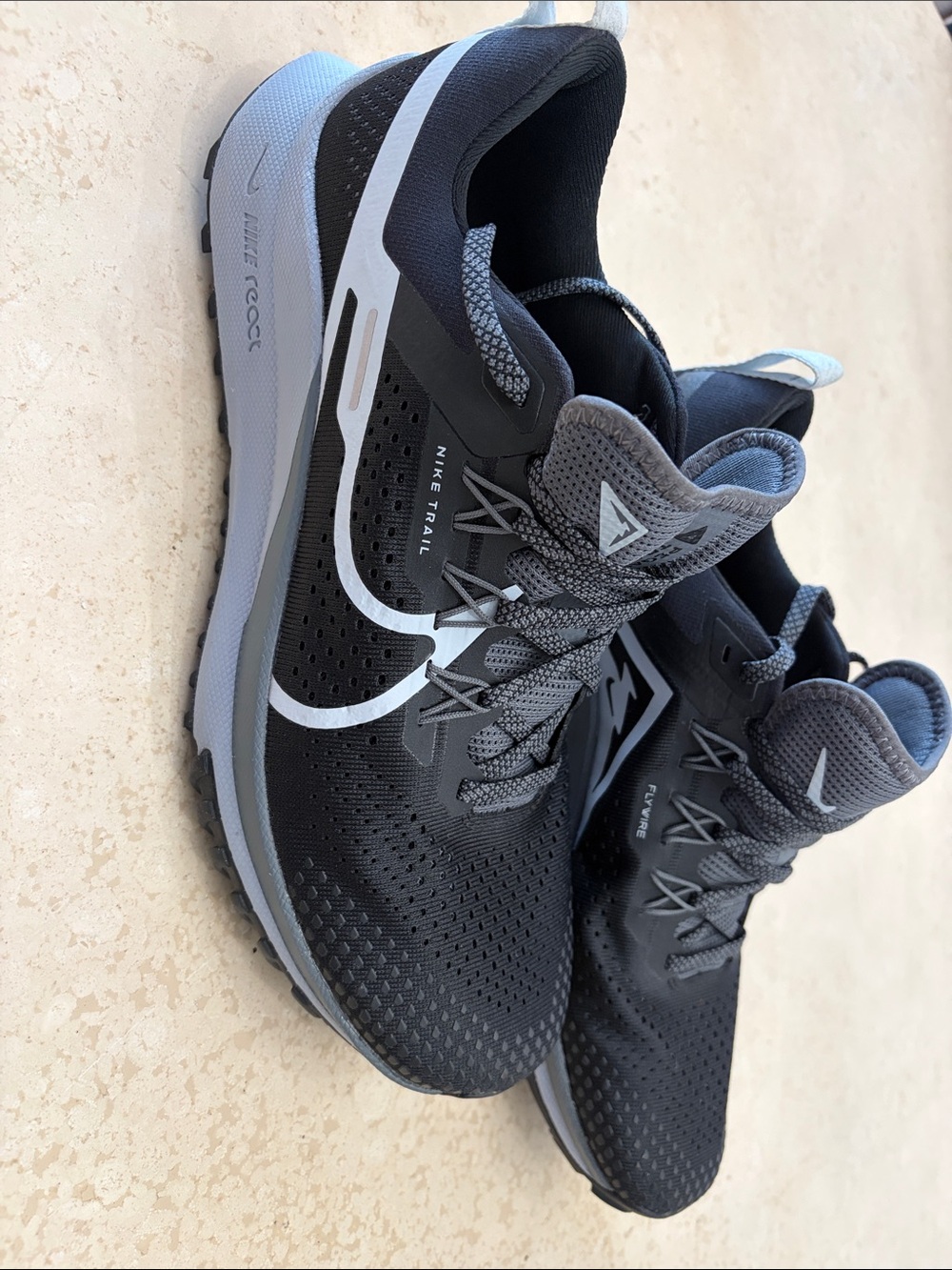 Nike Women’s Black and Gray Trail Running Shoes Goretex.